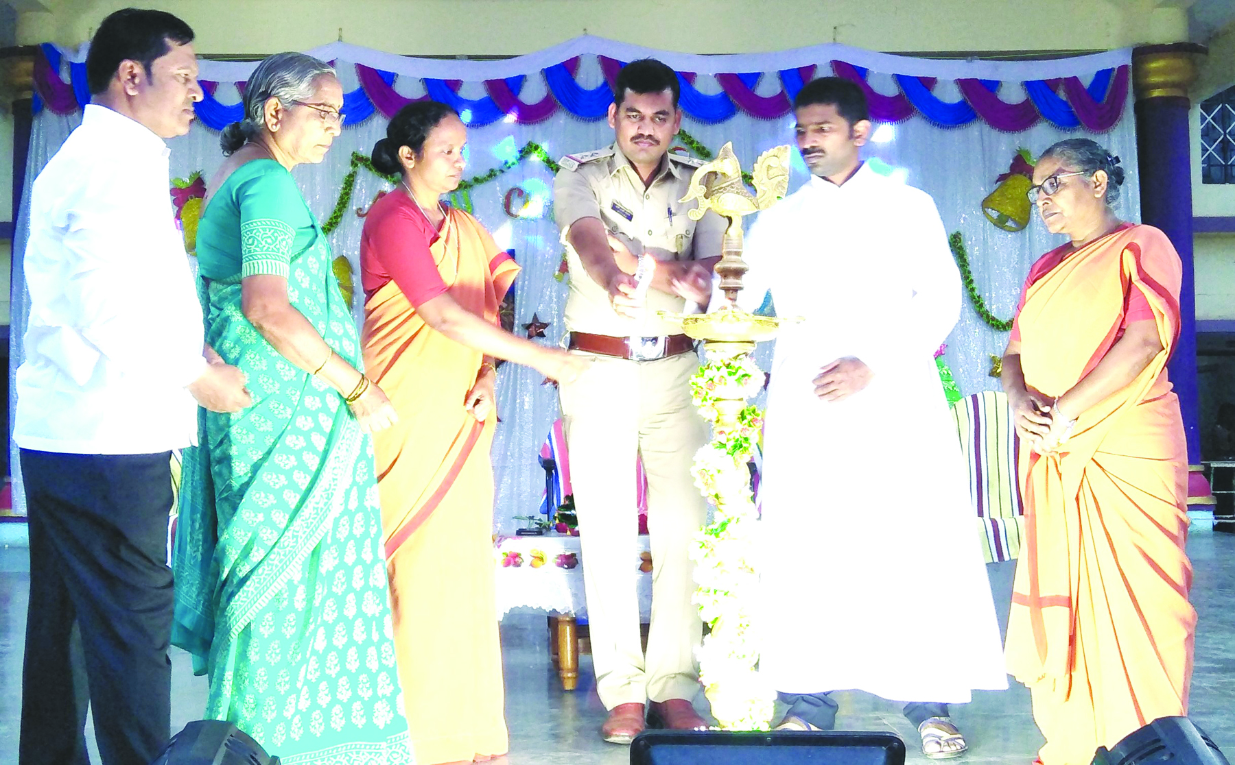 ಮಾನವೀಯ ಸಂಬಂಧಗಳ ಬೆಳವಣಿಗೆಯಲ್ಲಿ ಮಕ್ಕಳನ್ನು ಬೆಳಸಿ