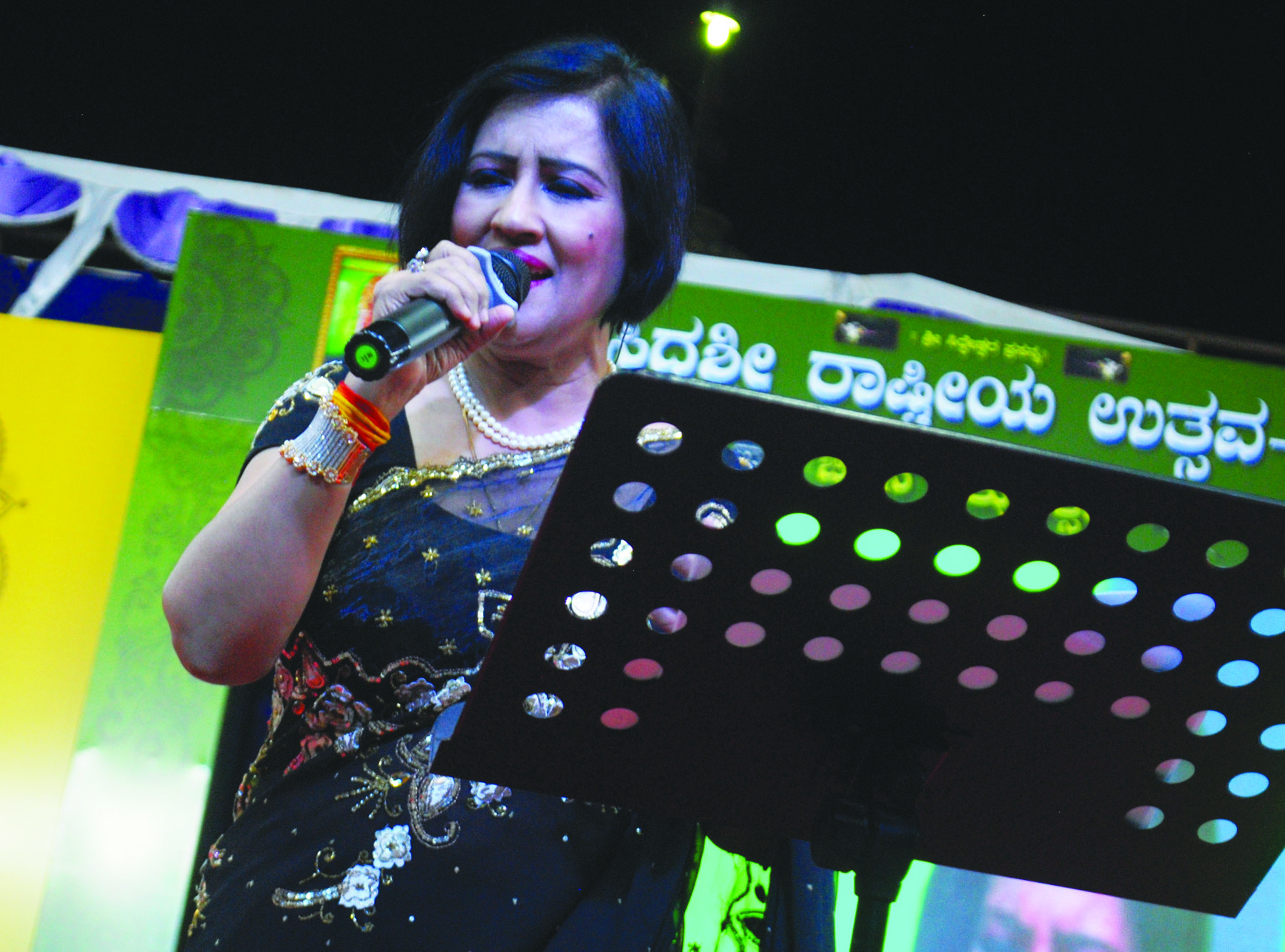 ಕನ್ನಡಿಗರ ಮನಗೆದ್ದ ಪಂಚಭಾಷಾ ಗಾಯಕಿ ಮಧುಶ್ರೀ