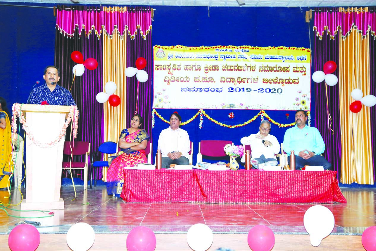 ವಿದ್ಯಾಥರ್ಿಗಳ ಬೀಳ್ಕೊಡುವ ಸಮಾರಂಭ