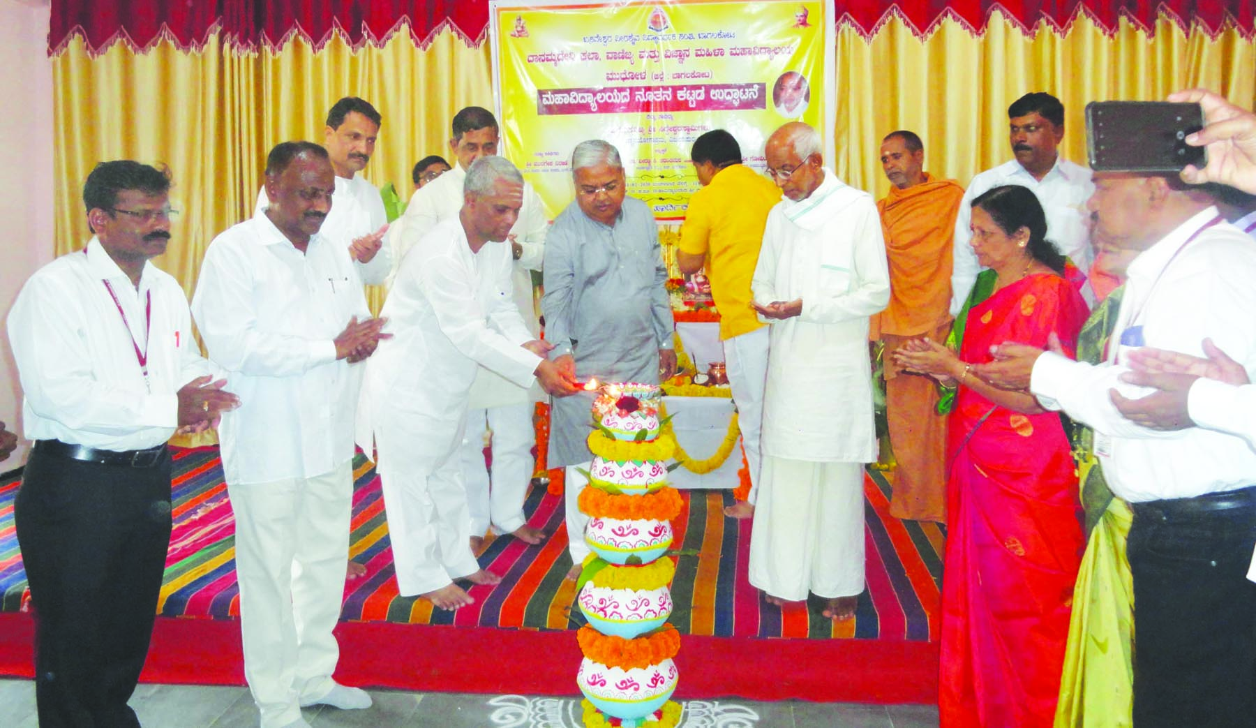 ಜ್ಞಾನ ಬದುಕಿಗೆ ಬೆಳಕು ನೀಡುತ್ತದೆ: ಸಿದ್ದೇಶ್ವರ ಸ್ವಾಮಿಗಳು