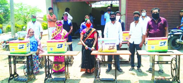 ಫಲಾನುಭವಿಗಳಿಗೆ ಹೊಲಿಗೆ ಯಂತ್ರ ವಿತರಣೆ