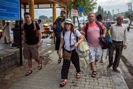 ಕಾಶ್ಮೀರಕ್ಕೆ  ಪ್ರವಾಸಿಗರ ಸಂಖ್ಯೆ ಇಳಿಮುಖ, ಆದಾಯಕ್ಕೂ ಹೊಡೆತ