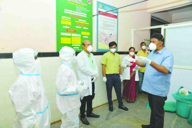 ಸುವಿಶೇಷ ಅಪಘಾತ ಆಸ್ಪತ್ರೆಗೆ ಜಿಲ್ಲಾ ಉಸ್ತುವಾರಿ ಸಚಿವ ಆನಂದಸಿಂಗ್ ಭೇಟಿ ಪರಿಶೀಲನೆ