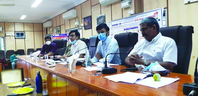 ರೋಗಲಕ್ಷಣಗಳಿಲ್ಲದವರಿಗೆ ಸೋಂಕಿತರನ್ನು ಹೋಂ ಐಸೋಲೇಶನ್ನಲ್ಲಿಡಿ:ಡಿಸಿ