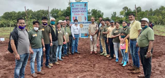 ರೋಟರಿ ಕ್ಲಬ್ ಬೆಳಗಾವ ನಾರ್ತ್ ಆಯೋಜಿಸಿದ ಕೆಎಸ್ ಆರ್ ಪಿ ಆವರಣದಲ್ಲಿ  ಬೃಹತ್ ಸಸಿಕರನ್ ಕಾರ್ಯಕ್ರಮಕ್ಕೆ    ಸಿಸಿಎಫ್ ಚಾಲನೆ