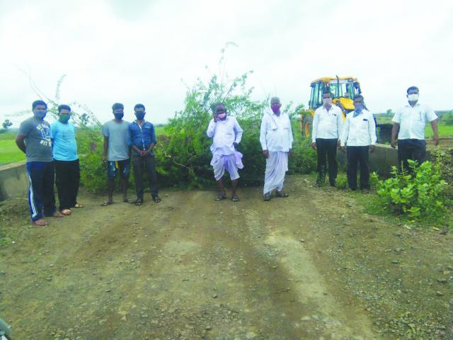 ಕೊರೊನಾ ಹಾವಳಿ: ಗ್ರಾಮ ಪ್ರವೇಶ ನಿರ್ಬಂಧಿಸಿದ ಗ್ರಾಮಸ್ಥರು 
