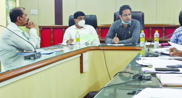 ಎಲ್ಲ ತಾಲೂಕಾ ಆಸ್ಪತ್ರೆಗಳಲ್ಲಿ ಕೋವಿಡ್ ಚಿಕಿತ್ಸೆಗೆ ಸಜ್ಜುಗೊಳಿಸಿ:ಡಿಸಿ