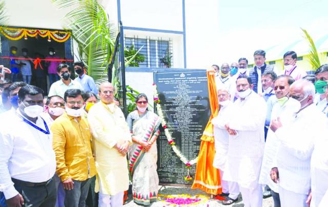 ನಿಪ್ಪಾಣಿಯಲ್ಲಿ ಅಂಬೇಡ್ಕರ್ ಭವನ, ಪ್ರವಾಸಿ ಮಂದಿರ, ವಾಣಿಜ್ಯ ತೆರಿಗೆ ಕಟ್ಟಡ ಉದ್ಘಾಟನೆ  ಕೋವಿಡ್-19 ತಡೆಗೆ ಕೈಜೋಡಿಸಿ: ಡಿಸಿಎಂ ಕಾರಜೋಳ ಮನವಿ