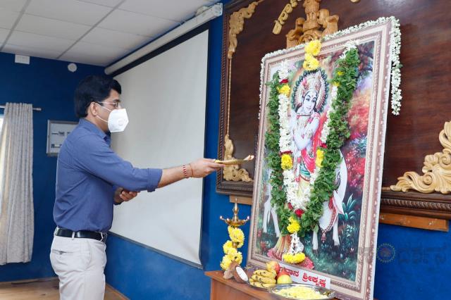 ಕಾರವಾರದ ಜಿಲ್ಲಾಧಿಕಾರಿ ಕಚೇರಿ ಯಲ್ಲಿ ಕೃಷ್ಣನ ಸ್ಮರಣೆ