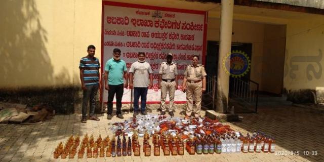 ಕಾರವಾರ ಭೀಮಕೋಲ್ ಅರಣ್ಯದಲ್ಲಿ ಅಬಕಾರಿ‌ದಾಳಿ; ಮುವರು ಪರಾರಿ- ೧.೭೧ ಲಕ್ಷದ ಮದ್ಯ ವಶ