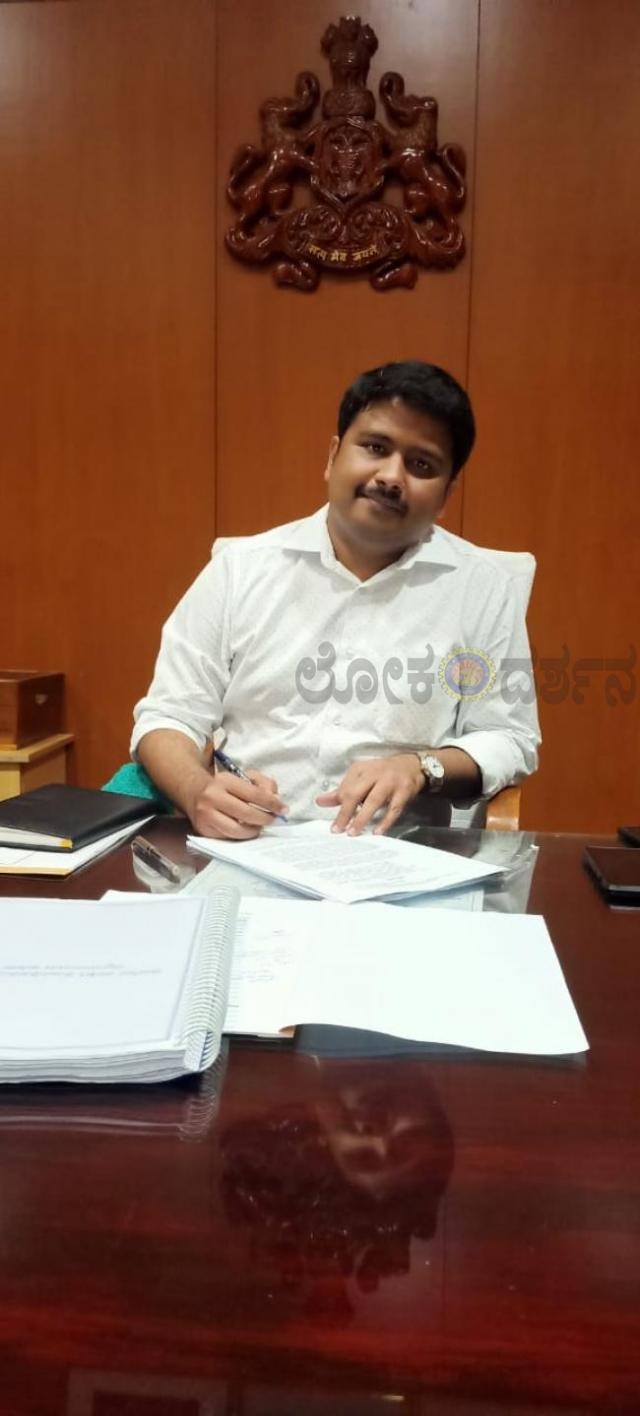 ಉ.ಕ.ಜಿಲ್ಲಾಧಿಕಾರಿಯಾಗಿ ಮುಲೈ ಮುಹಿಲನ್  ಅಧಿಕಾರ ಸ್ವೀಕಾರ