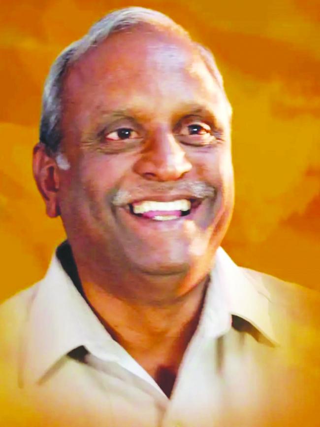 ಕವಿ-ನಾಟಕಕಾರ ಸಂಘಟಕ: ಸತೀಶ ಕುಲಕಣರ್ಿ