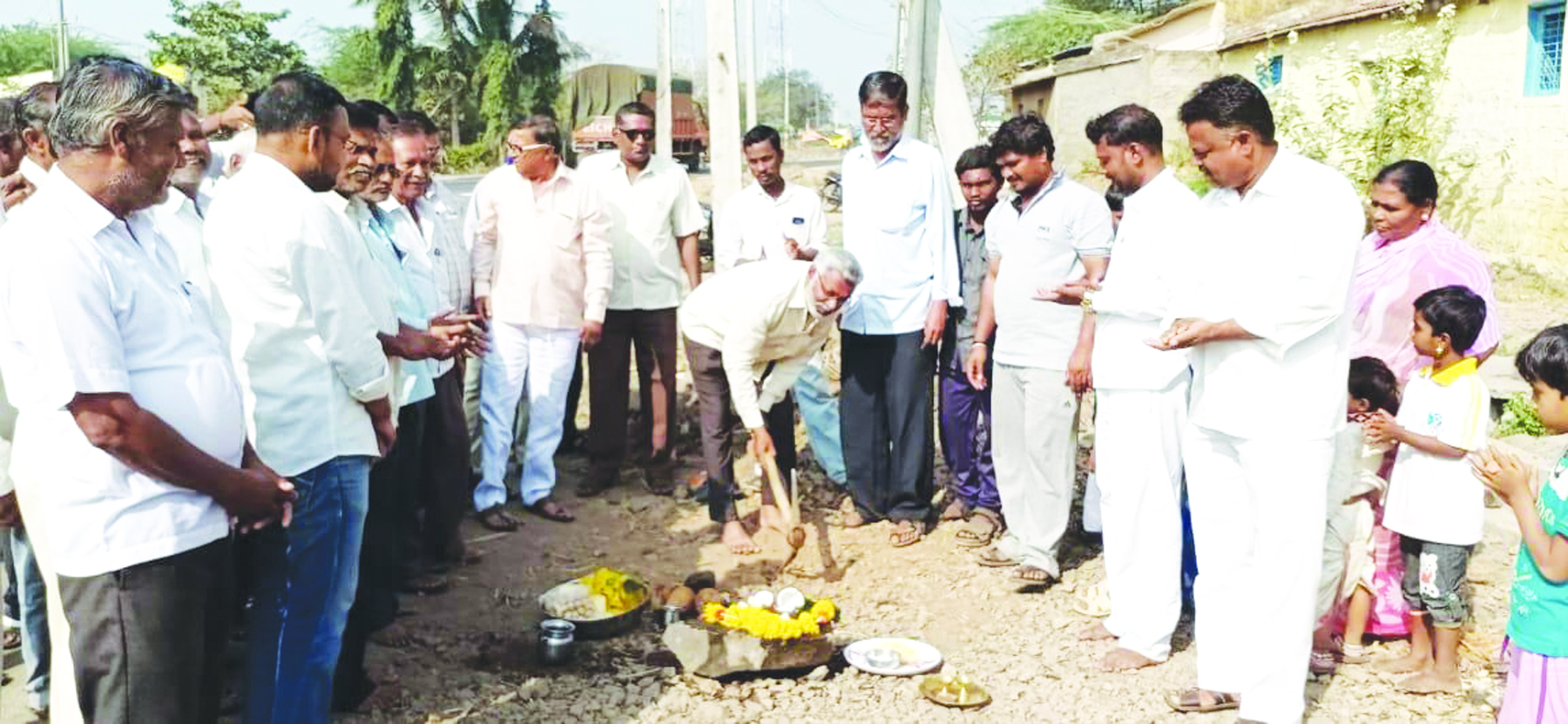 ಸಂತ್ರಸ್ತರು ಧೈರ್ಯದಿಂದ ಮತ್ತೇ ಬದುಕು ಕಟ್ಟಿಕೊಳ್ಳಿ: ಶ್ರೀ ಚಾರುಕೀರ್ತಿ  ಭಟ್ಟಾರಕರು