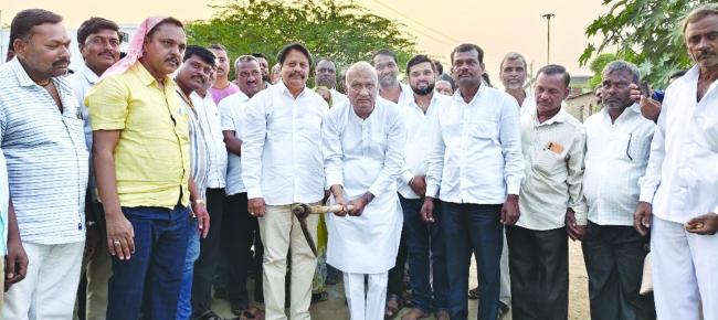 ಖೀಳೇಗಾವ್ ಗ್ರಾಮದಲ್ಲಿ ಖೀಳೆಗಾವ್‌ -ಗನಾಪುರ್ ರಸ್ತೆ ಕಾಮಗಾರಿ ಚಾಲನೆ 
