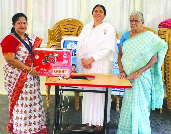 ಮಹಿಳೆಯರು ಸ್ವಾವಲಂಬಿಗಳಾಗಲು ಸ್ವ ಉದ್ಯೋದಲ್ಲಿ ತೋಡಗಿಸಿಕೊಳ್ಳಬೇಕು 