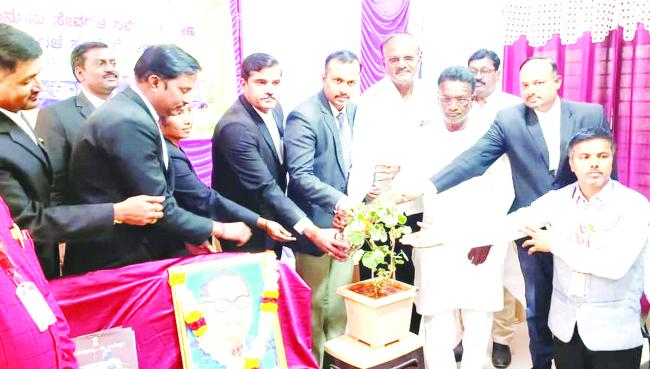 ಅನ್ನದಾನೇಶ್ವರ ಪಿಯು ಕಾಲೇಜಿನಲ್ಲಿ ಸಂವಿಧಾನ ದಿನಾಚರಣೆ ಹಾಗೂ ಕಾನೂನು ಅರಿವು ನೆರವು ಕಾರ್ಯಕ್ರಮ 