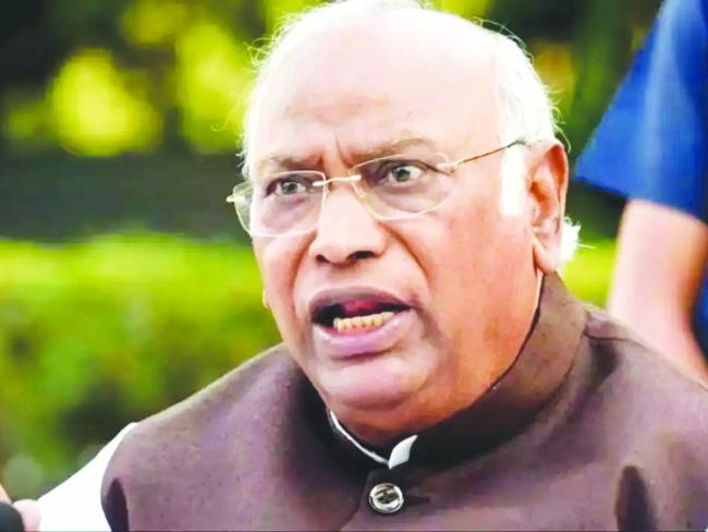 ನಮಗೆ ವಿದ್ಯುನ್ಮಾನ ಮತಯಂತ್ರಗಳ ಮೇಲೆ ನಂಬಿಕೆ ಇಲ್ಲ, ನಮಗೆ ಇವಿಎಂ ಬೇಡ:  ಖರ್ಗೆ 