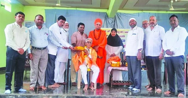 ಗೋಪಾಲ ಕಲ್ಲಪ್ಪಾ ಚಪಣಿಗೆ ಸನ್ಮಾನ 