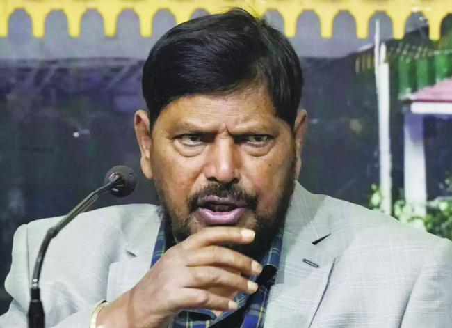 ಶಿಂದೆ ಕೇಂದ್ರ ಸಂಪುಟ ಸೇರಲಿ ಫಡಣವೀಸ್ ಸಿಎಂ ಆಗಲಿ: ರಾಮದಾಸ್ ಅಠವಳೆ 