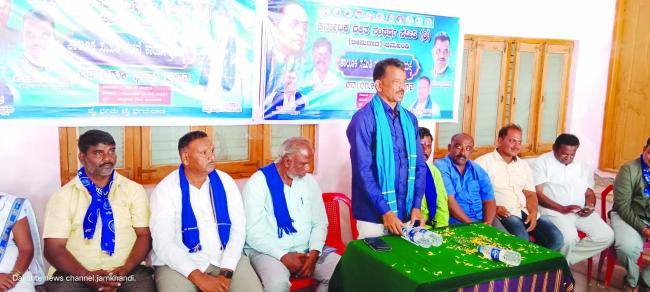 ಮಕ್ಕಳ ಕೈಯಲ್ಲಿ ಪೆನ್ನು, ಪುಸ್ತಕಗಳನ್ನು ಕೊಟ್ಟು ಶಾಲೆಗೆ ಕಳಿಸಿ: ನೀಲನಾಯಕ 