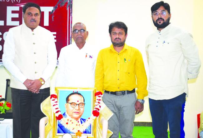 ಬಡವರ ಮಕ್ಕಳು ಸಹ ಉನ್ನತ ಹುದ್ದೆಗೇರುವ ಅವಕಾಶ ನೀಡದ್ದೇ ಭಾರತ ಸಂವಿಧಾನಸಂವಿಧಾನದ ದಿನದ ಕಾರ್ಯಕ್ರಮದಲ್ಲಿ ಬಸವರಾಜ್ ಕೌಲಗಿ ಅಭಿಮತ