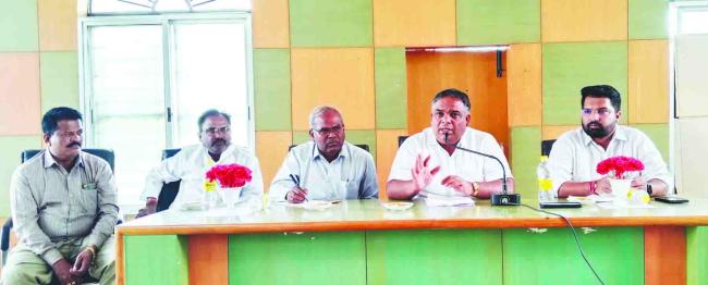 ಎಲ್ಲ ಅಧಿಕಾರಿಗಳು ಸಮರ​‍್ಕವಾಗಿ ಕಾರ್ಯನಿರ್ವಹಿಸಿರಿ : ಯಾಸೀರಖಾನ ಪಠಾಣ  