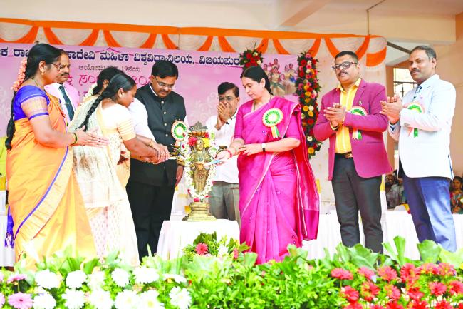 ಜೀವನದಲ್ಲಿ ಗುರಿಯನ್ನಿಟ್ಟುಕೊಂಡು ಸಾಧನೆಗೈಯ್ಯಲು ಸಚಿವೆ ಲಕ್ಷ್ಮೀ ಹೆಬ್ಬಾಳಕರ ಕರೆ 