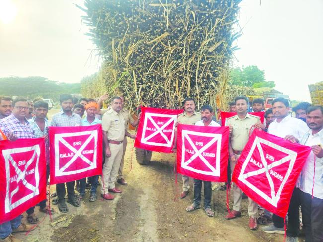 ಟ್ರ್ಯಾಕ್ಟರ್ ಚಾಲಕರಿಗೆ ಅರಿವು ಕಾರ್ಯಕ್ರಮ  