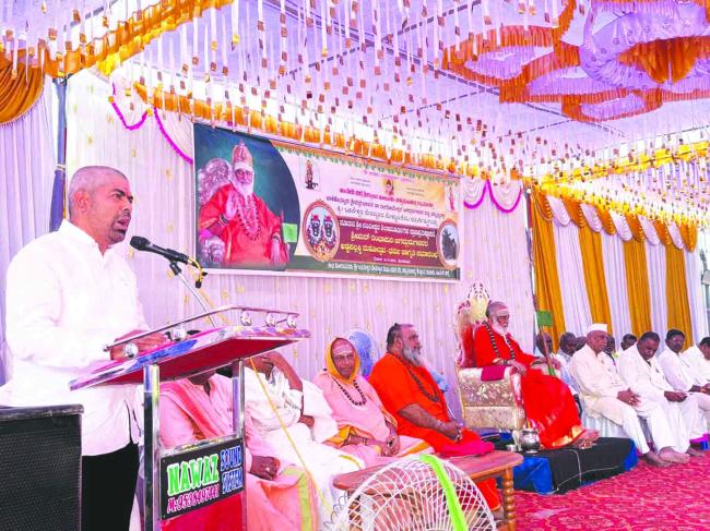 ಶ್ರೀಗಳ ಪಾದ ಸ್ಪರ್ಶದಿಂದ ನಮ್ಮ ನೆಲ ಪಾವನ ಗೊಂಡಿದೆ : ದುಂಡಿಗೌಡ್ರ 