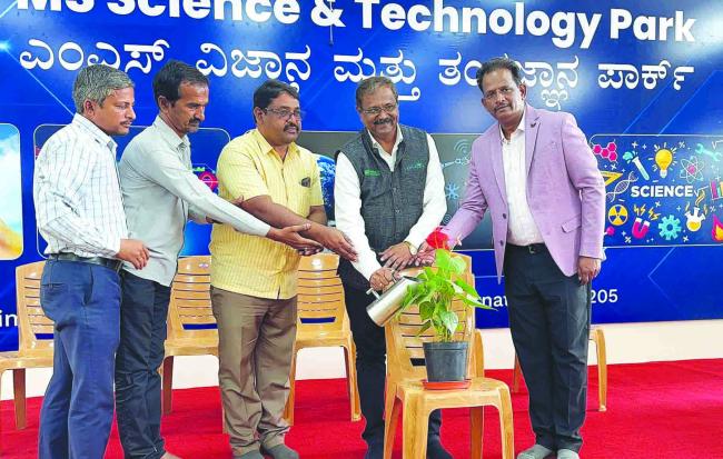 ವಿಜ್ಞಾನ-ತಂತ್ರಜ್ಞಾನದಿಂದ ದೇಶದ ಅಭಿವೃದ್ಧಿ ಸಾಧ್ಯ: ಗೀರೀಶ ಪದಕಿ 