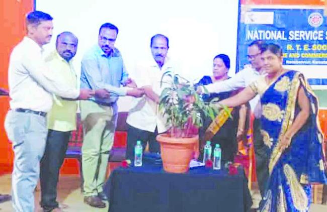 190 ರಾಷ್ಟ್ರಗಳಲಿ ಸಂವಿಧಾನ ಇದ್ದರೂ ಕೂಡ ಭಾರತ ಸಂವಿಧಾನ ಶ್ರೇಷ್ಟ : ಕೊಟ್ರೇಶ ಬಸಾಪುರ