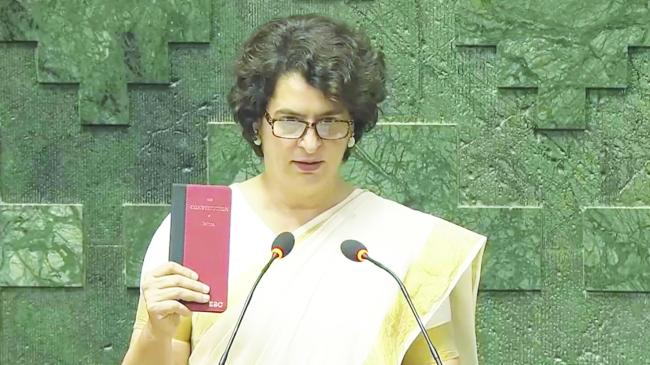 ಸಂಸದರಾಗಿ ಪ್ರಿಯಾಂಕಾ ಗಾಂಧಿ ವಾದ್ರಾ ಪ್ರಮಾಣ ವಚನ ಸ್ವೀಕಾರ