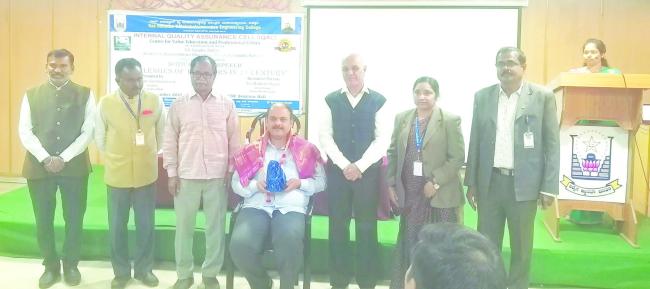 ಇಂದಿನ ವಿದ್ಯಾರ್ಥಿಗಳು ಮಾನವೀಯತೆಯನ್ನು ಮೈಗೂಡಿಸಬೇಕು- ಮಹೇಶ್ ಮಾಶಾಳ್ 