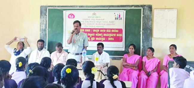 ರಾಷ್ಟ್ರೀಯ ಆರೋಗ್ಯ ಕಾರ್ಯಕ್ರಮ: ಹಿರೇಅರಳಿಹಳ್ಳಿಯಲ್ಲಿ ವಿದ್ಯಾರ್ಥಿಗಳಿಗೆ ರಸಪ್ರಶ್ನೆ ಸ್ಪರ್ಧೆ 