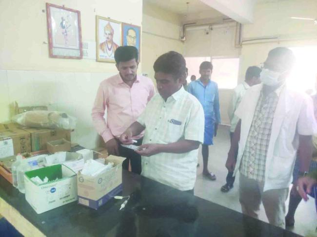 ಕುರುಗೋಡು ಸಮುದಾಯ ಆರೋಗ್ಯ ಕೇಂದ್ರದಲ್ಲಿ ಅವಧಿ ಮುಗಿದ ಯಾವುದೇ ಓಷಧಿ ಬಳಸುತ್ತಿಲ್ಲ: ಡಾ.ಆರ್‌.ಅಬ್ದುಲ್ಲಾ ಸ್ಪಷ್ಟನೆ 