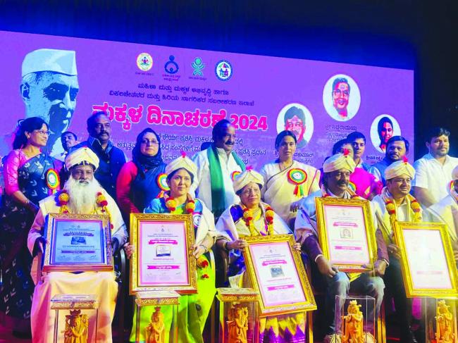 ಅಕ್ಕಮಹಾದೇವಿ ಮಹಿಳಾ ಮಂಡಳಿಗೆ ಸರ್ಕಾರದ ರಾಜ್ಯ ಮಟ್ಟದ ಪ್ರಶಸ್ತಿ 