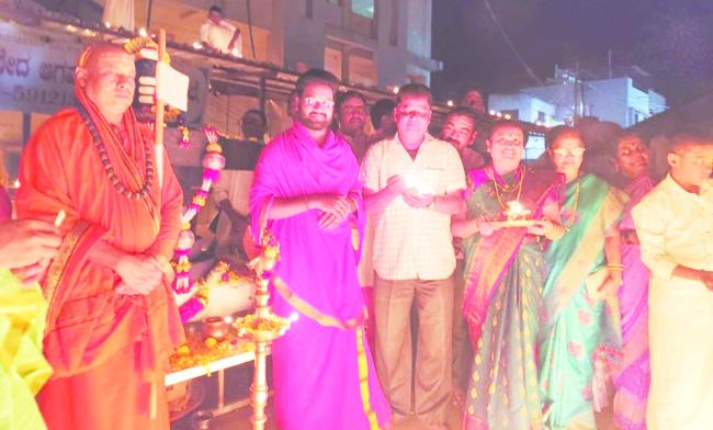 ಸಮಾಜಕ್ಕೆ ಜ್ಞಾನದ ಮೂಲಕ ಬೆಳಕು ಪಸರಿಸಿ: ಶ್ರೀಶೈಲ್‌ಶ್ರೀ 