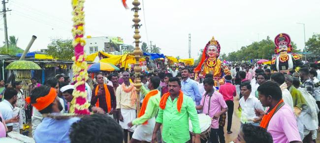 ಕೂಕನಪಳ್ಳಿ ಗ್ರಾಮದಲ್ಲಿ ಅದ್ಧೂರಿ  ಜಾತ್ರೆ-37 ಜೋಡಿ ಉಚಿತ ಸಾಮೂಹಿಕ ವಿವಾಹ  