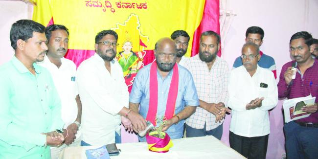 ಕವಿಗಳು ಸಾಂಸ್ಕೃತಿಕ ಪರಂಪರೆಯನ್ನು ಕಟ್ಟಿ ಬೆಳೆಸಿದ್ದಾರೆ: ಸಾಹಿತಿ ಉಳಿಯತ್ತಡ್ಕ್‌ 