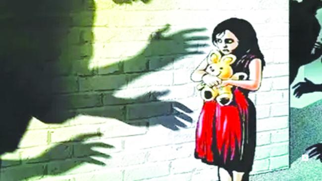 ಹನ್ನೊಂದು ವರ್ಷದ ವಿದ್ಯಾರ್ಥಿನಿ ಮೇಲೆ ಅತ್ಯಾಚಾರಗೈದ  ಶಿಕ್ಷಕ:ಪ್ರತಿಭಟನೆ 