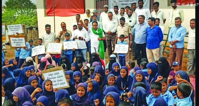 ಉರ್ದು ಸರ್ಕಾರಿ ಶಾಲೆಯಲ್ಲಿ ಶೌಚಾಲಯ ಕಟ್ಟಡ ಕಾಮಗಾರಿಕೆಗೆ ಒತ್ತಾಯ