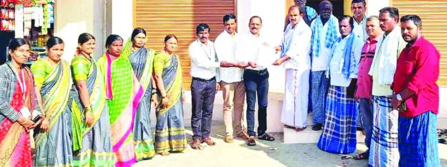 ಹಾಲು ಉತ್ಪಾದಕರ ಕಟ್ಟಡಕ್ಕೆ ಧರ್ಮಸ್ಥಳ ಯೋಜನೆಯಿಂದ 2 ಲಕ್ಷರೂ ನೀಡಿಕೆ