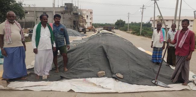 ಮೋಡ ಮೂಸಕಿದ ವಾತಾವರಣ ಅತಂತ್ರದಲ್ಲಿ ರೈತರು  
