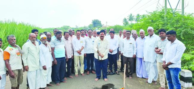 ರಸ್ತೆಗಳನ್ನು ಸುಧಾರಿಸುವುದರ ಮೂಲಕ ಅಭಿವೃದ್ಧಿ ಕೈಗೊಳ್ಳಲಾಗುತ್ತಿದೆ: ಶಾಸಕ ಐಹೊಳೆ 