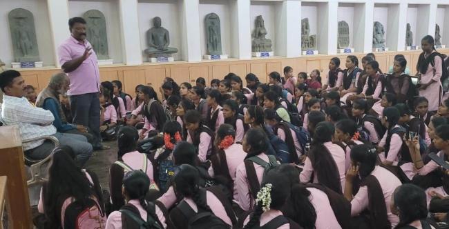 ವಸ್ತು ಸಂಗ್ರಹಾಲಯಗಳು ಅಕ್ಷರ ಮತ್ತು ಅನಕ್ಷರಸ್ಥರ ಜ್ಞಾನಕೋಶಗಳು 