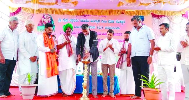 ಬಬಲಾದಿ ಮಠದ ನೂತನ ಕಲ್ಯಾಣ ಮಂಟಪ, ಸಭಾಭವನದ ಭೂಮಿಪೂಜೆ  