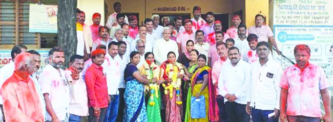 ಕೆಸರಗೊಪ್ಪ ಗ್ರಾಮ ಪಂಚಾಯತಿ ಬಿಜೆಪಿ ತೆಕ್ಕೆಗೆ  ಅಧ್ಯಕ್ಷೆಯಾಗಿ ರಾಧಾ, ಉಪಾಧ್ಯಕ್ಷೆಯಾಗಿ ಸುವರ್ಣಾ ಆಯ್ಕೆ  