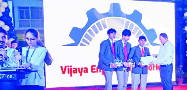 ಖನ್ನೂರ ವಿದ್ಯಾನಿಕೇತನ : ವಾಣಿಜ್ಯ ಪಿ. ಯು. ಸಿ. ವಿದ್ಯಾರ್ಥಿಗಳ ಸಾಧನೆ  