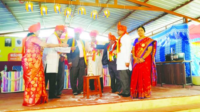 ಪರಿಶ್ರಮದ ತಳಹದಿಯಲ್ಲಿ ಬೆಳೆದ ಜಾನಪದ ಸಾಹಿತ್ಯ: ದುರ್ಗಾದಾಸ 