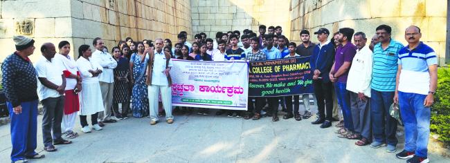 ಚಿತ್ರದುರ್ಗ ಕೋಟೆ ಆವರಣದಲ್ಲಿ ಸ್ವಚ್ಛತಾ ಕಾರ್ಯಕ್ರಮ 